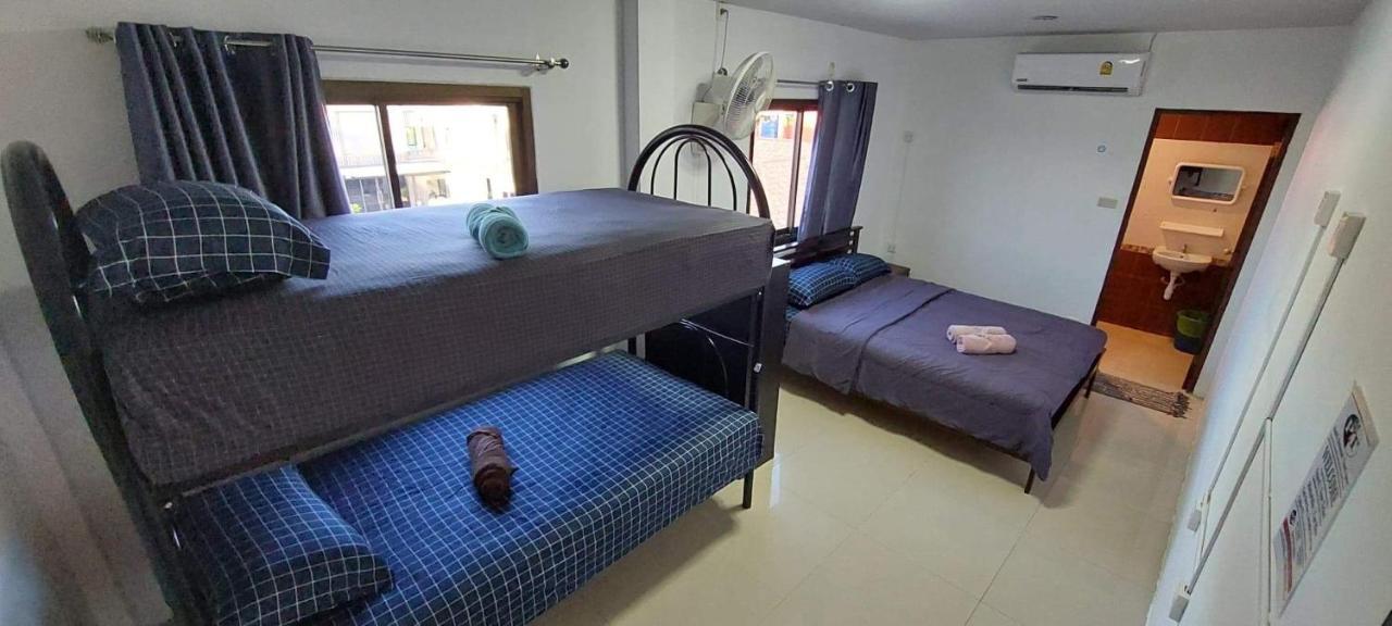 P & T Hostel Банг-Рак Экстерьер фото