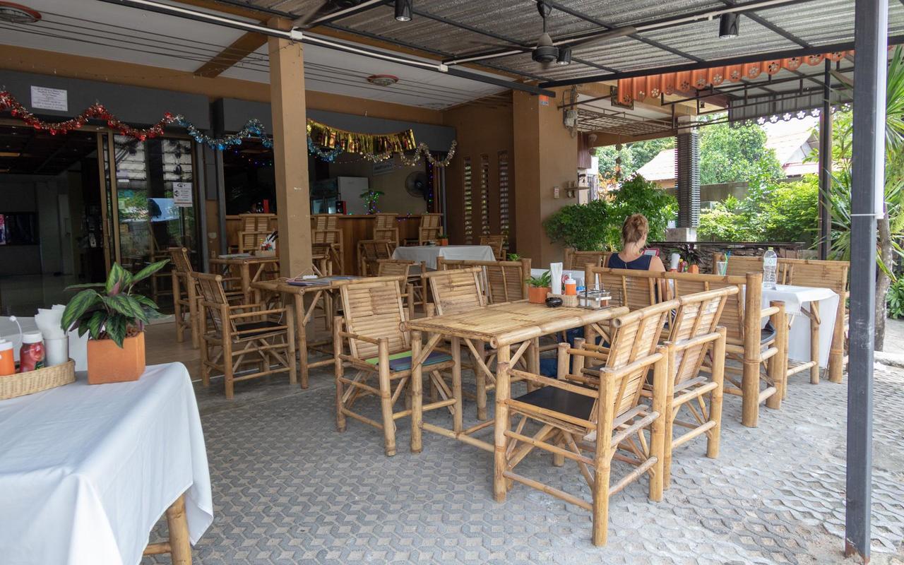 P & T Hostel Банг-Рак Экстерьер фото