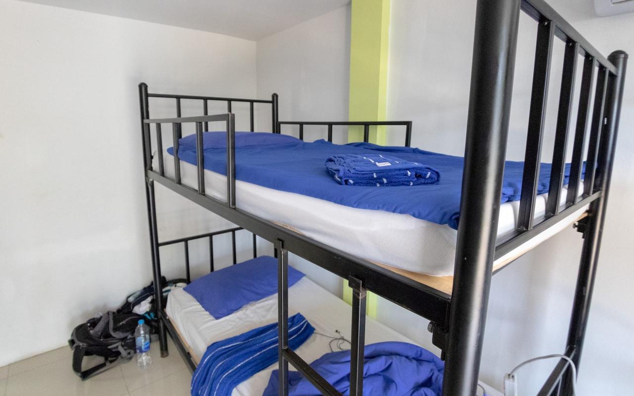 P & T Hostel Банг-Рак Экстерьер фото