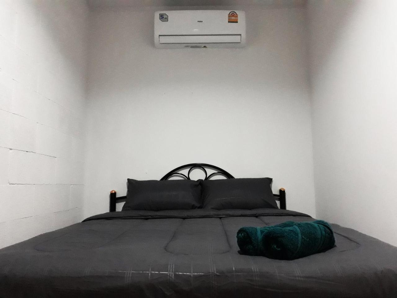 P & T Hostel Банг-Рак Экстерьер фото